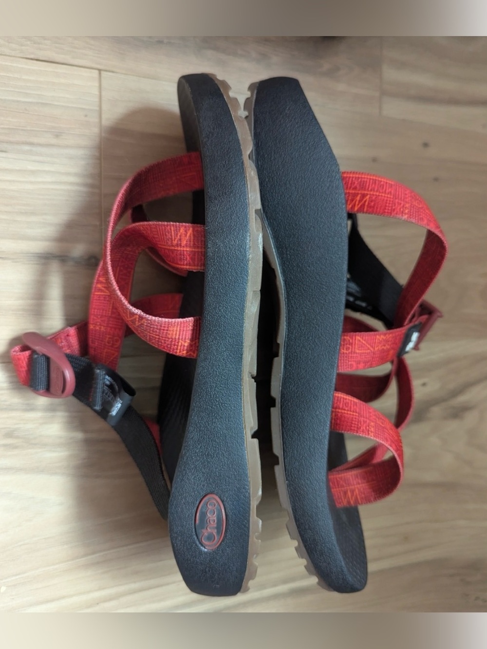 Chaco MINT CONDITION Ltd Edition Tegu Woodstock Summer of 69 Red Sandals Sz 8 - Picture 4 of 7